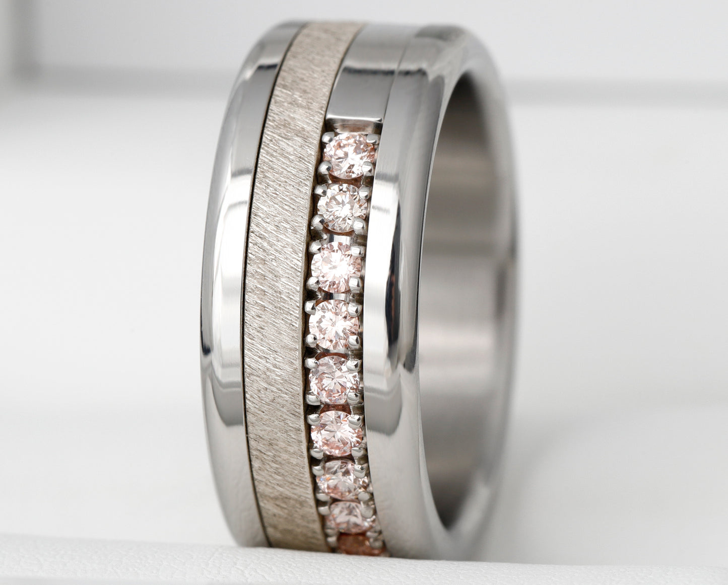 Medium Addon aus Edelstahl mit Zermatter rosa „Pur“ Diamanten zur Hälfte besetzt