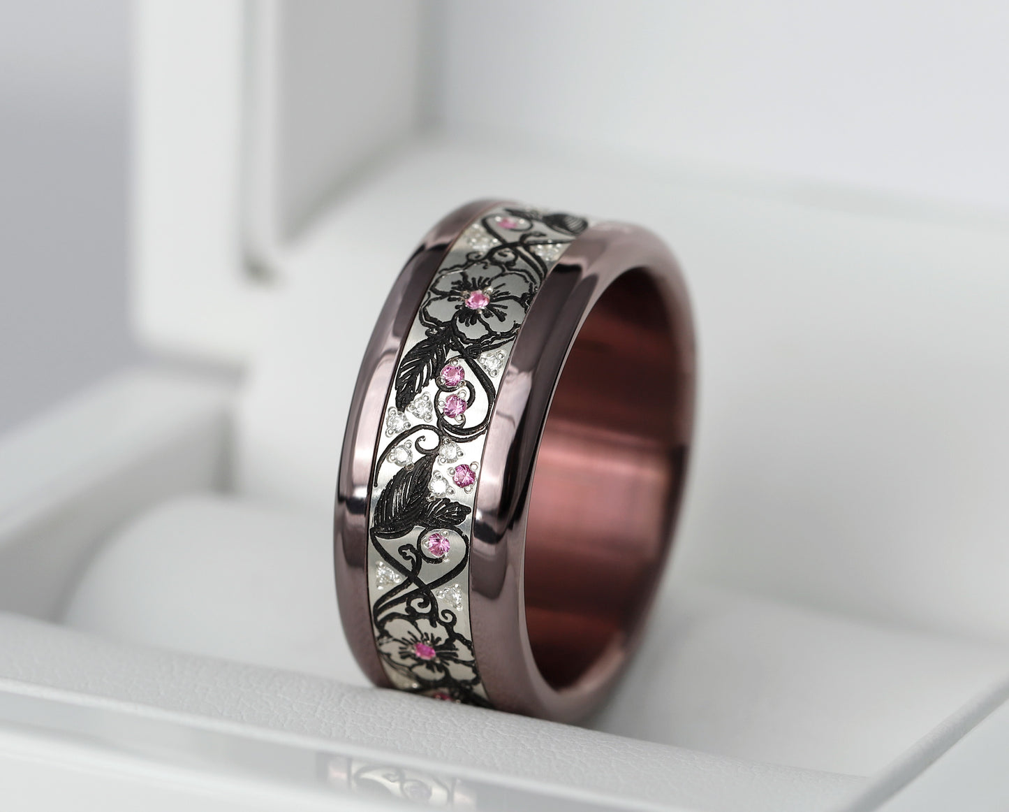Addon aus Silber mit weissen Diamanten und rosa Saphire besetzt „Erblühen“