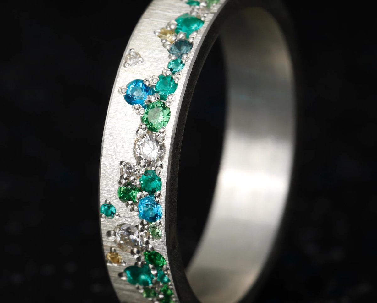 bague luxe pour femme - pierres précieuses