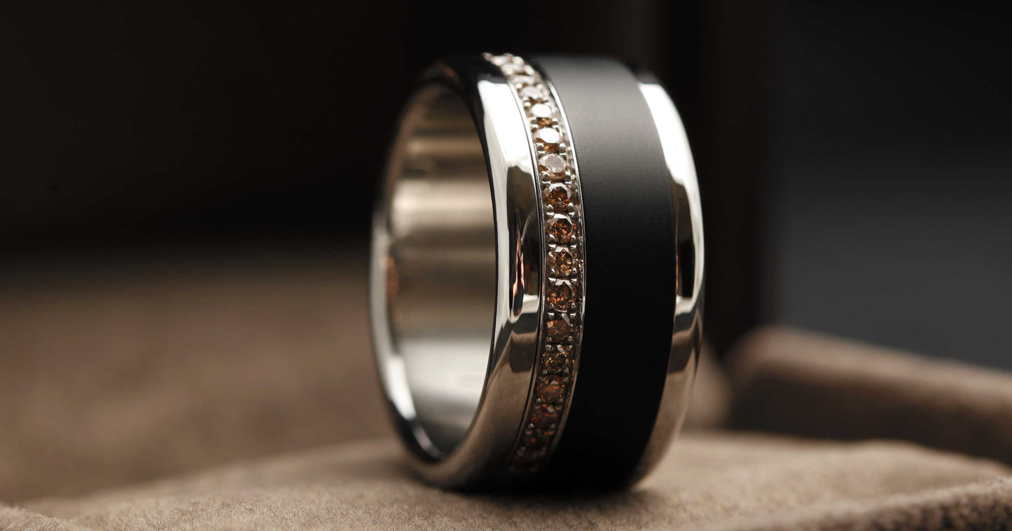 Schmuckbox - braune Diamanten und schwarzes Aluminium
