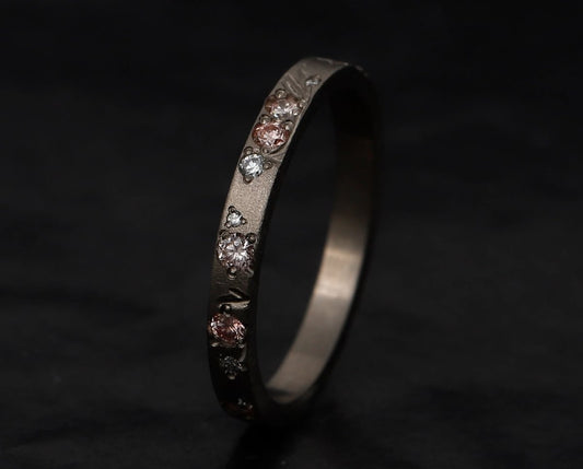 Innenring aus 18K Graugold (Medium Addon) Hanami 01 mit Diamanten und "Pur" rosa Diamanten für mood Luxus-Ring