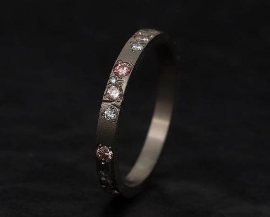 Innenring aus 18K Graugold (Medium Addon) Hanami 02 mit Diamanten und "Pur" rosa Diamanten für mood Luxus-Ring