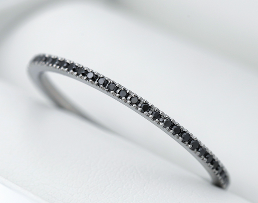 Mini Addon aus Edelstahl, vollständig mit 0.9mm schwarzen Diamanten besetzt – exklusiv für den Schweizer mood Ring
