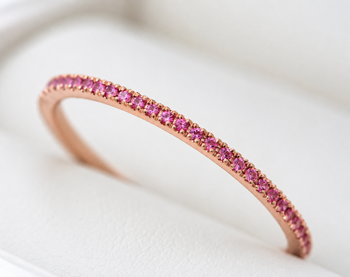Mini Addon aus Edelstahl, vollständig mit 0.9mm rosa Saphiren besetzt – exklusiv für den Schweizer mood Ring