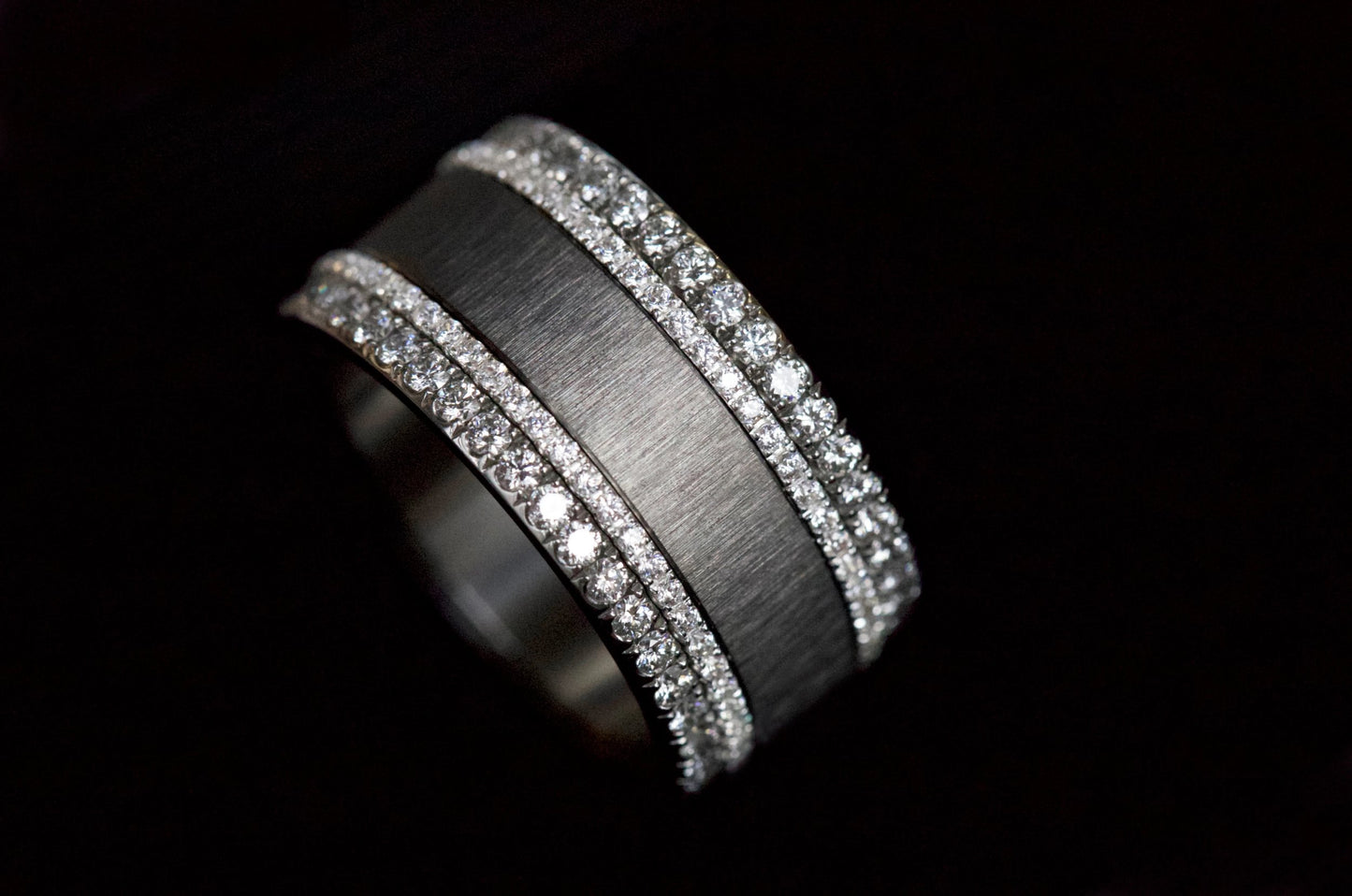 Small Fassung mit 1,6mm Diamanten auf einer Seite vollständig besetzt