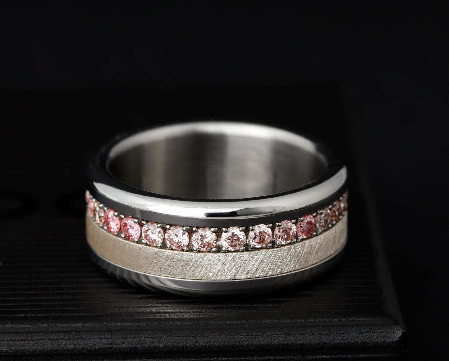 Medium Addon aus Edelstahl mit Zermatter rosa „Pur“ Diamanten vollständig besetzt