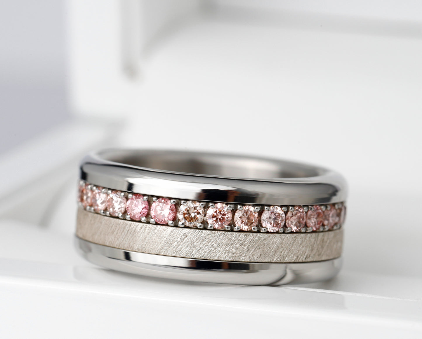 Medium Addon aus Edelstahl mit Zermatter rosa „Pur“ Diamanten vollständig besetzt