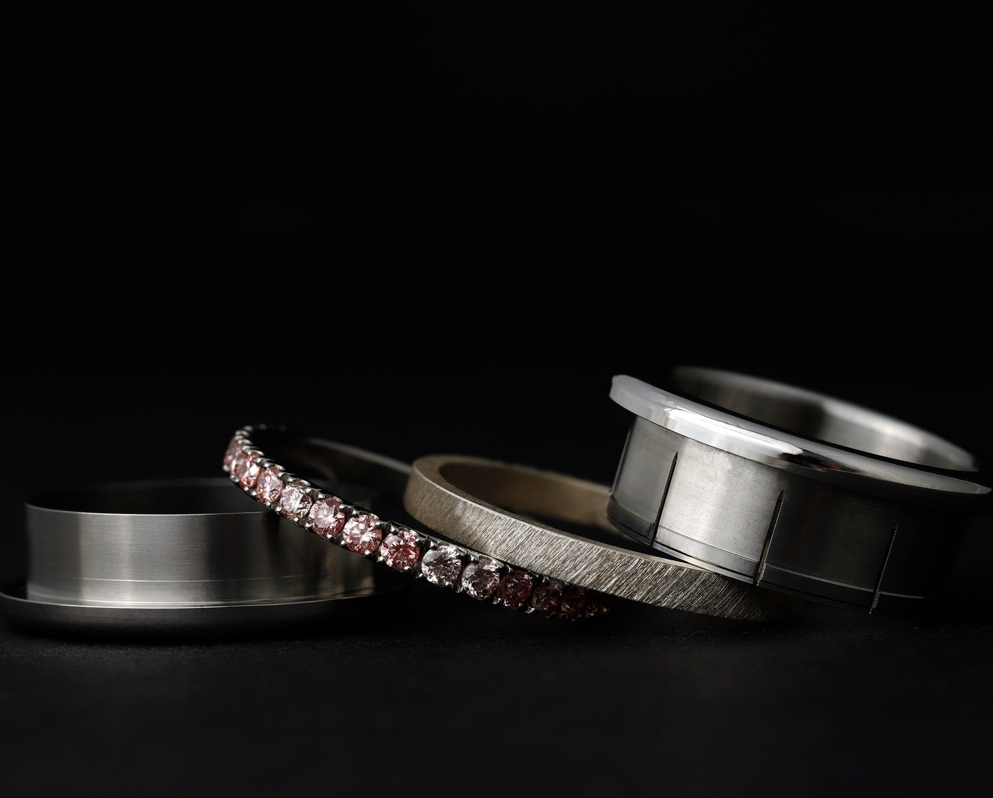 Medium Addon aus Edelstahl mit Zermatter rosa „Pur“ Diamanten vollständig besetzt
