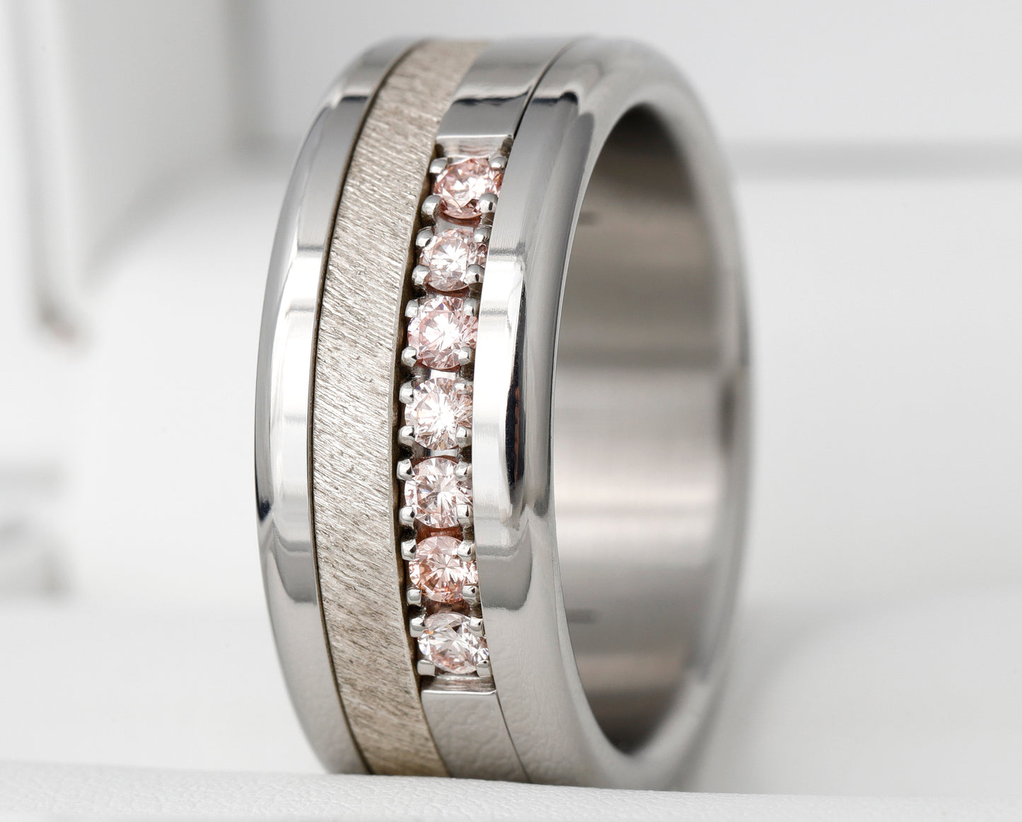 Medium Addon aus Edelstahl mit Zermatter rosa „Pur“ Diamanten vollständig besetzt