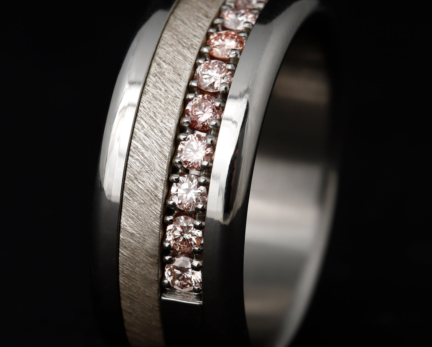 Medium Addon aus Edelstahl mit Zermatter rosa „Pur“ Diamanten zur Hälfte besetzt