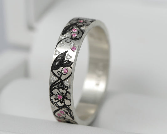 Addon aus Silber mit weissen Diamanten und rosa Saphire besetzt „Erblühen“