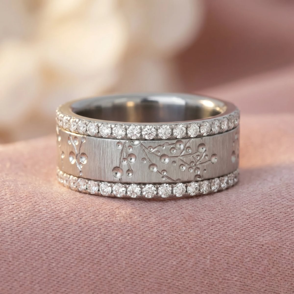 Small Fassung mit Diamanten vollständig besetzt (1,9 Diamanten)
