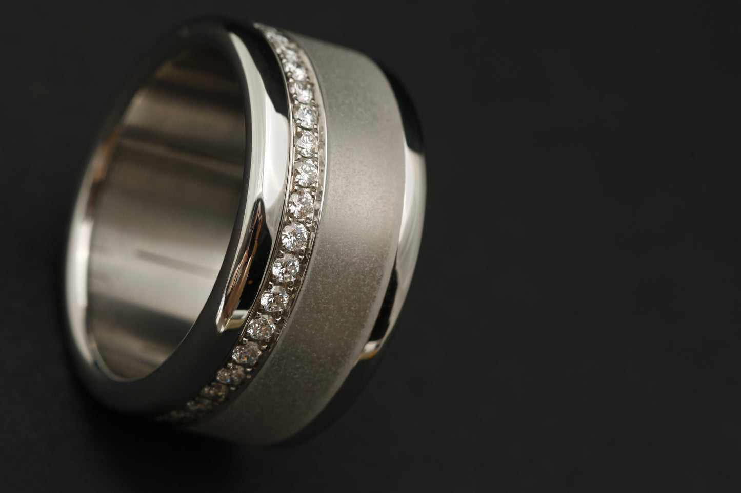Extra Small Fassung mit 1.6mm Diamanten besetzt - vollständig, zur hälfte oder 1/3