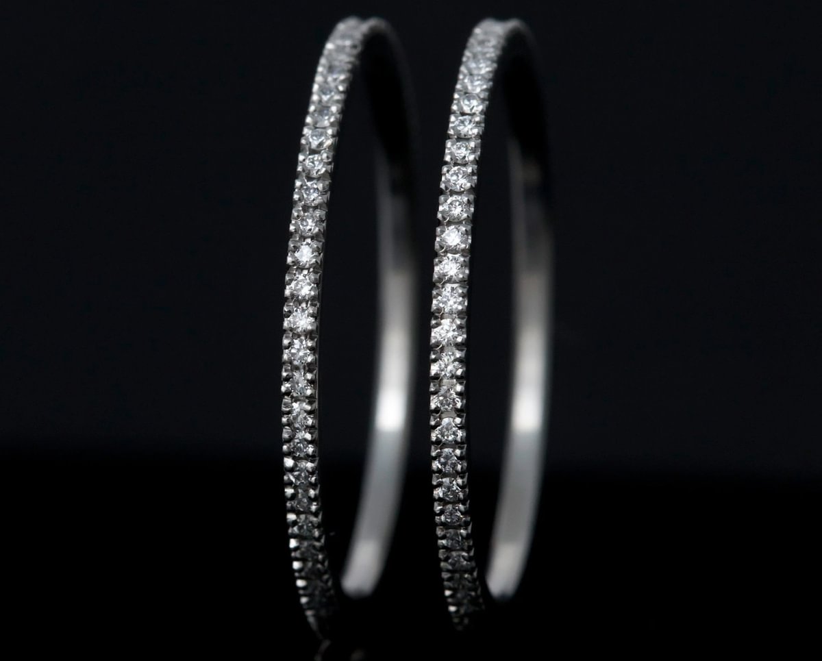 Mini Addon aus Edelstahl, vollständig mit 0.9mm weissen Diamanten besetzt – exklusiv für den Schweizer mood Ring