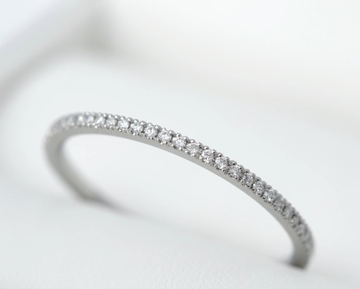 Mini Addon aus Edelstahl, vollständig mit 0.9mm weissen Diamanten besetzt – exklusiv für den Schweizer mood Ring