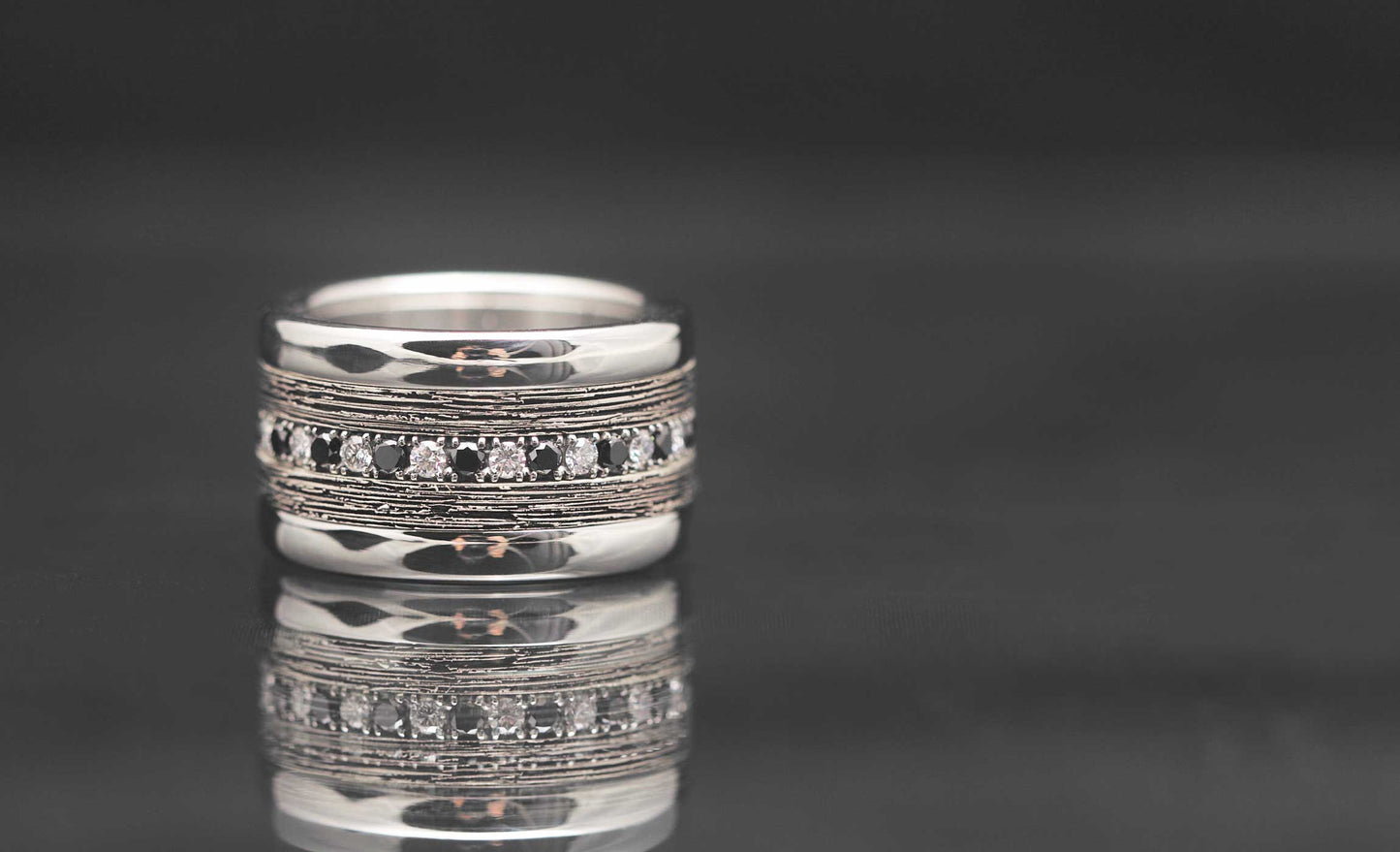 Medium Addon aus Stahl mit Diamanten und schwarzen 1,9mm Diamanten vollständig besetzt