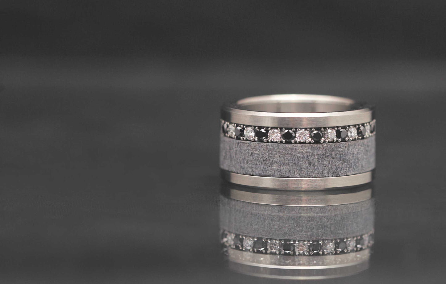 Medium Addon aus Stahl mit Diamanten und schwarzen 1,9mm Diamanten vollständig besetzt