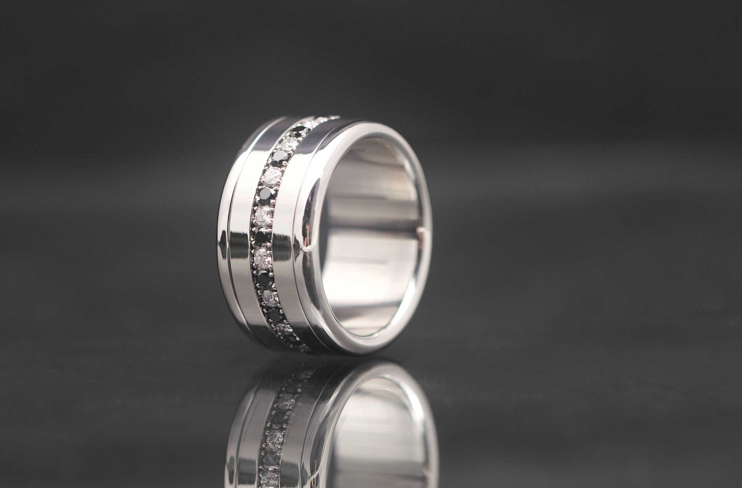 Medium Addon aus Stahl mit Diamanten und schwarzen 1,9mm Diamanten vollständig besetzt