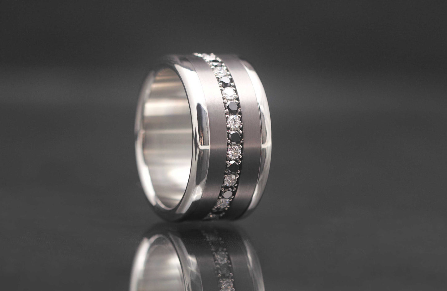 Medium Addon aus Stahl mit Diamanten und schwarzen 1,9mm Diamanten vollständig besetzt