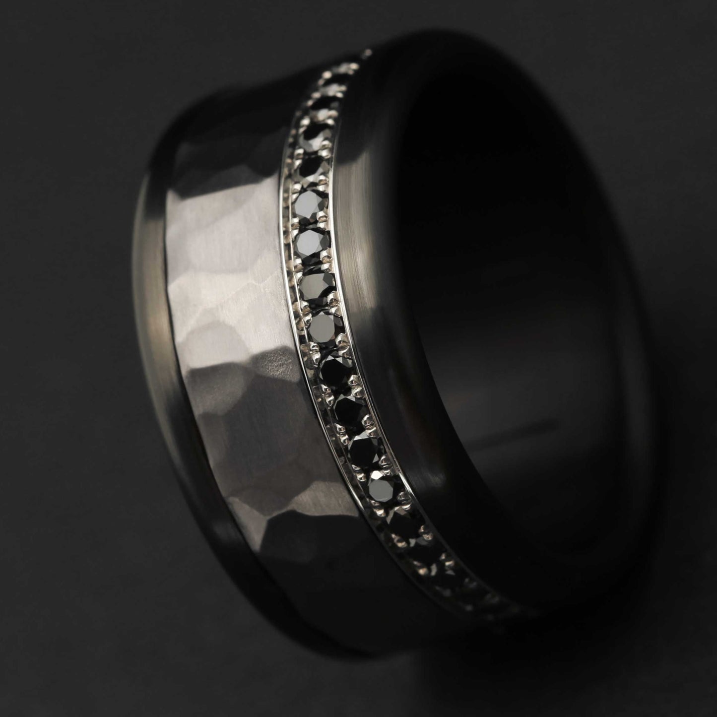 Medium Addon aus Stahl für personalisierbaren mood Ring mit schwarzen 1,6mm Diamanten vollständig besetzt